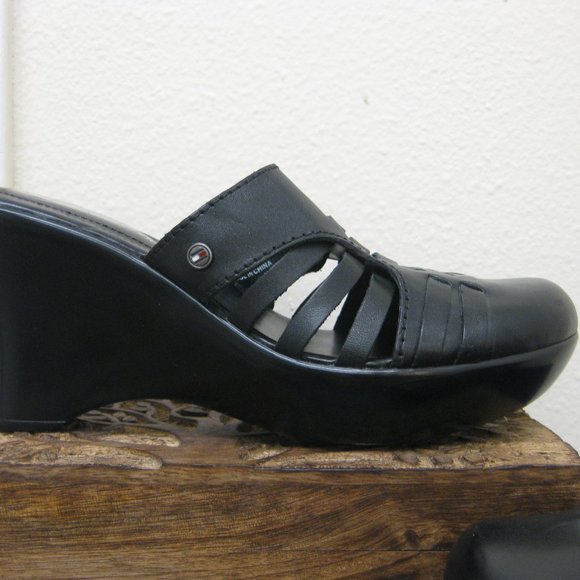 NWOT Tommy Hilfiger black leather wedges 7.5 - Picture 2 of 7